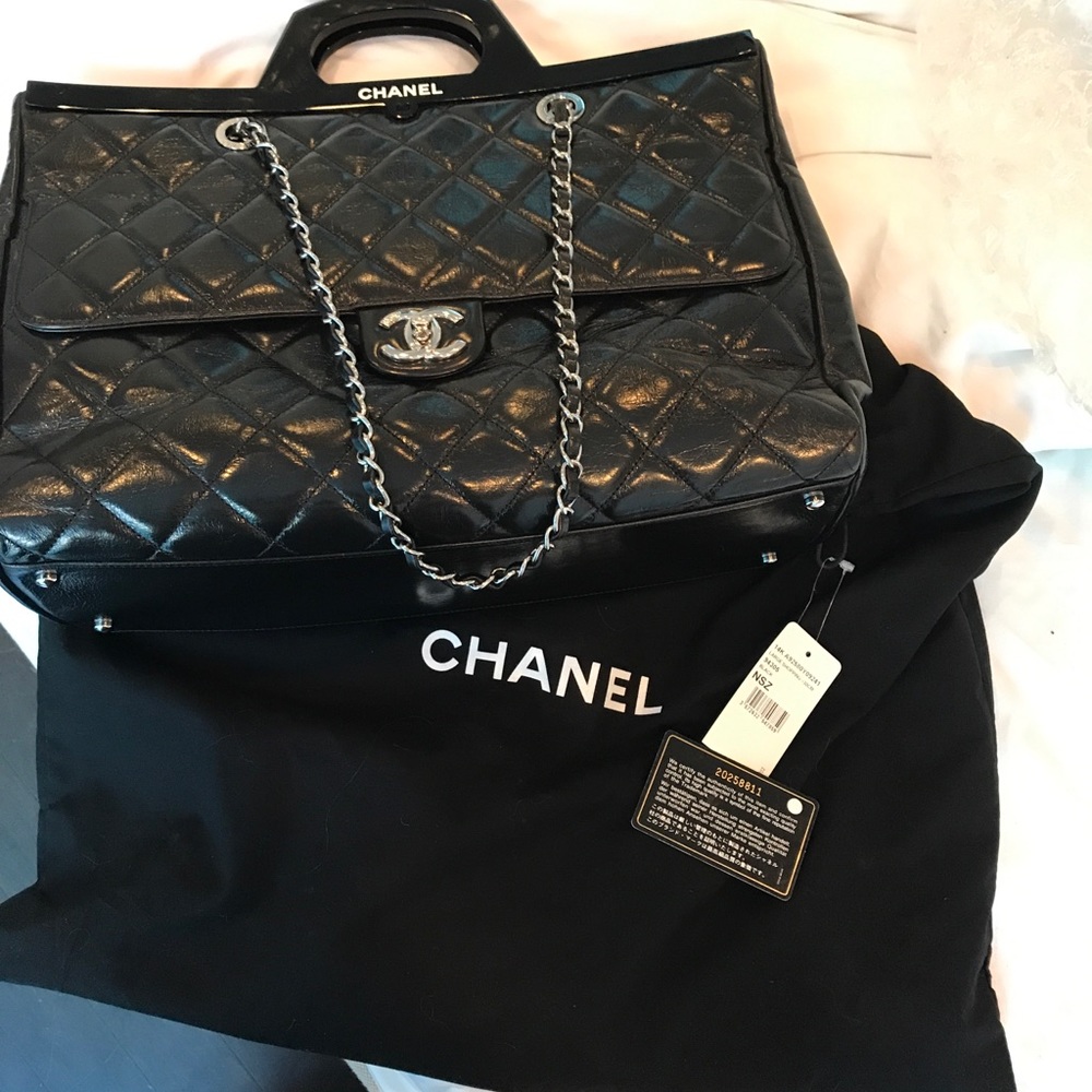 CHANEL CC delivery tote, extra photos